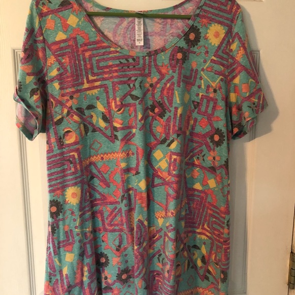 Lularoe Classic Tee - Picture 3 of 7